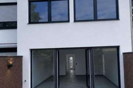 Haus Moers Hochstraß - 4 Zimmer, 105 m&sup2;, 1.480&euro; | Angebot:26608407
