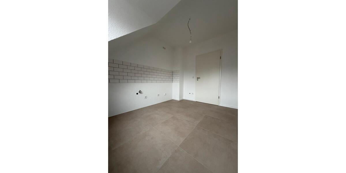 Dachgeschoßwohnung Duisburg Mittelmeiderich - 2.5 Zimmer, 78 m&sup2;, 900&euro; | Angebot:25986186