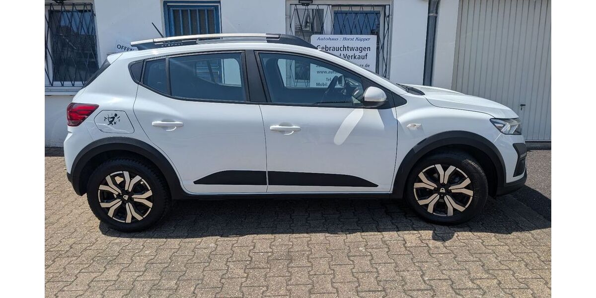 Dacia Sandero 22.500 km 13.000 &euro; Düsseldorf 40472