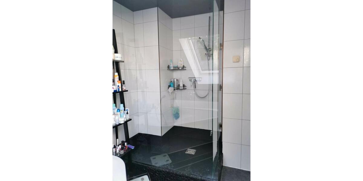 Dachgeschoßwohnung Oberhausen Alt-Oberhausen - 3 Zimmer, 79 m&sup2;, 1.200&euro; | Angebot:26007098