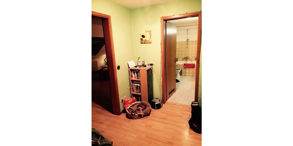 Dachgeschoßwohnung Duisburg Mittelmeiderich - 2 Zimmer, 45 m&sup2;, 300&euro; | Angebot:26613561