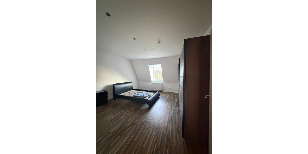 Dachgeschoßwohnung Duisburg Essenberg - 2 Zimmer, 92 m&sup2;, 1.160&euro; | Angebot:25146673