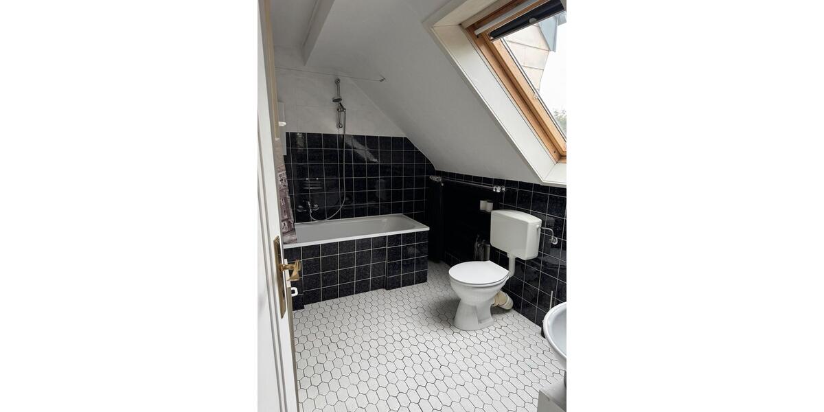 Dachgeschoßwohnung Krefeld Fischeln - 2 Zimmer, 45 m&sup2;, 500&euro; | Angebot:25942433