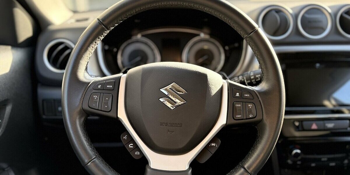 Suzuki Vitara 1.4 Hybrid 4x2 / Automatik / Kamera 35.000 km 21.490 &euro; Mönchengladbach 41066