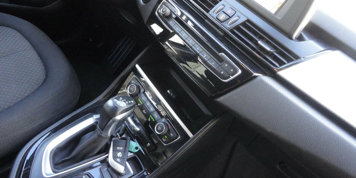 BMW 218 Active Tourer Autom Navi LED Klimatr.PDC SHZ 112.000 km 11.999 &euro; Neuss 41462