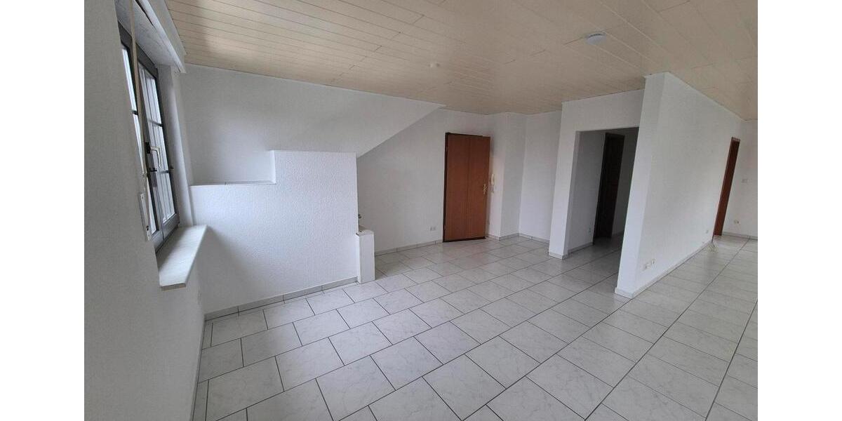 Dachgeschoßwohnung Duisburg Hochheide - 2 Zimmer, 90 m&sup2;, 896&euro; | Angebot:25613644