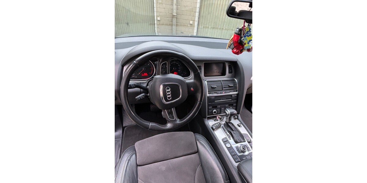 Audi Q 7 240.000 km 14.500 &euro; Duisburg 47051