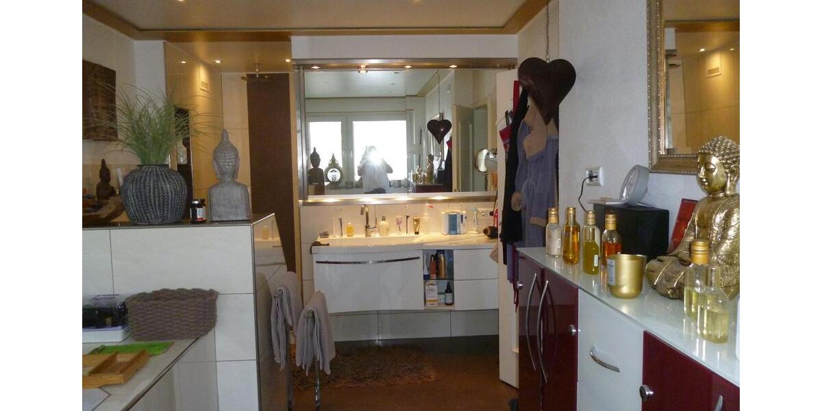 Etagenwohnung Mönchengladbach Ost - 2 Zimmer, 170 m&sup2;, 1.200&euro; | Angebot:24849031