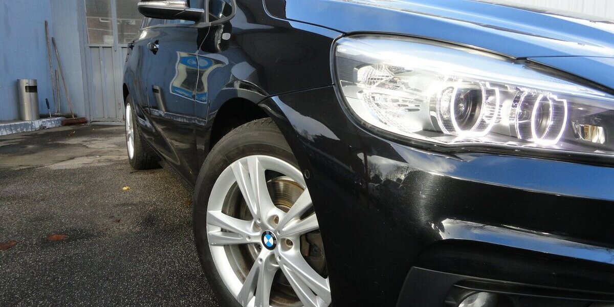 BMW 218 Active Tourer Autom Navi LED Klimatr.PDC SHZ 112.000 km 11.999 &euro; Neuss 41462