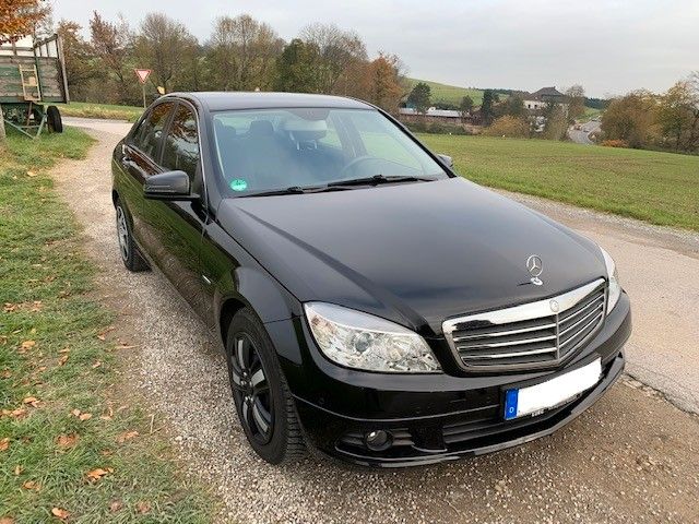 Mercedes-Benz C 180 131.291 km 7.900 &euro; Mülheim 45470