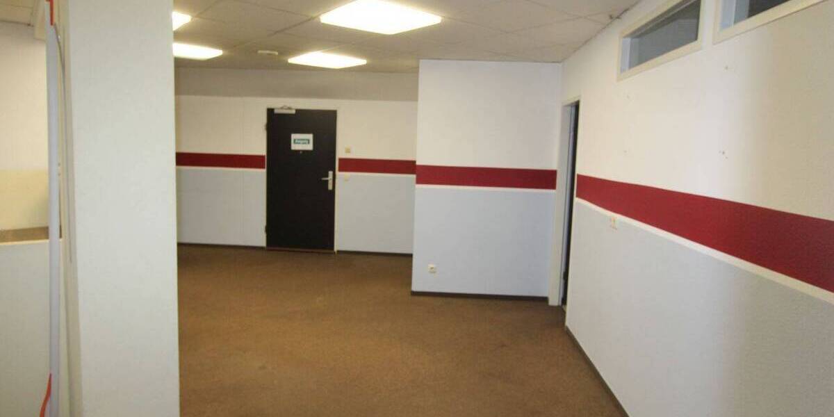 Gewerbeobjekt Krefeld Stadtmitte - 9 Zimmer, 214 m&sup2;, 1.200&euro; | Angebot:25684498