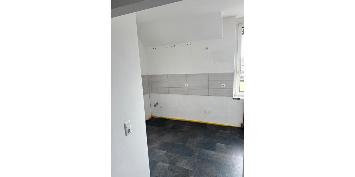 Etagenwohnung Velbert Velbert-Mitte - 2 Zimmer, 95 m&sup2;, 750&euro; | Angebot:26643584