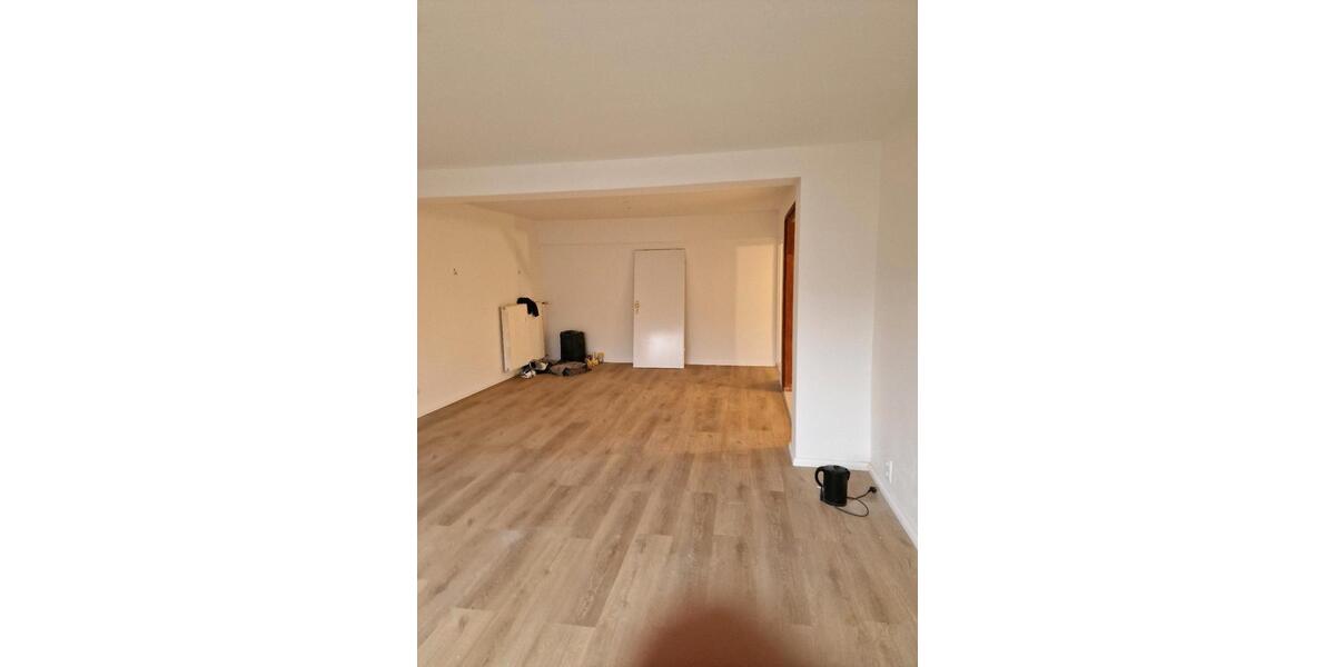 Etagenwohnung Düsseldorf Stadtbezirk 6 - 3 Zimmer, 85 m&sup2;, 1.300&euro; | Angebot:25972369