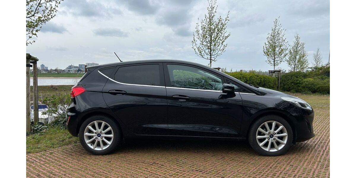 Ford Fiesta 79.350 km 8.500 &euro; Düsseldorf 40476
