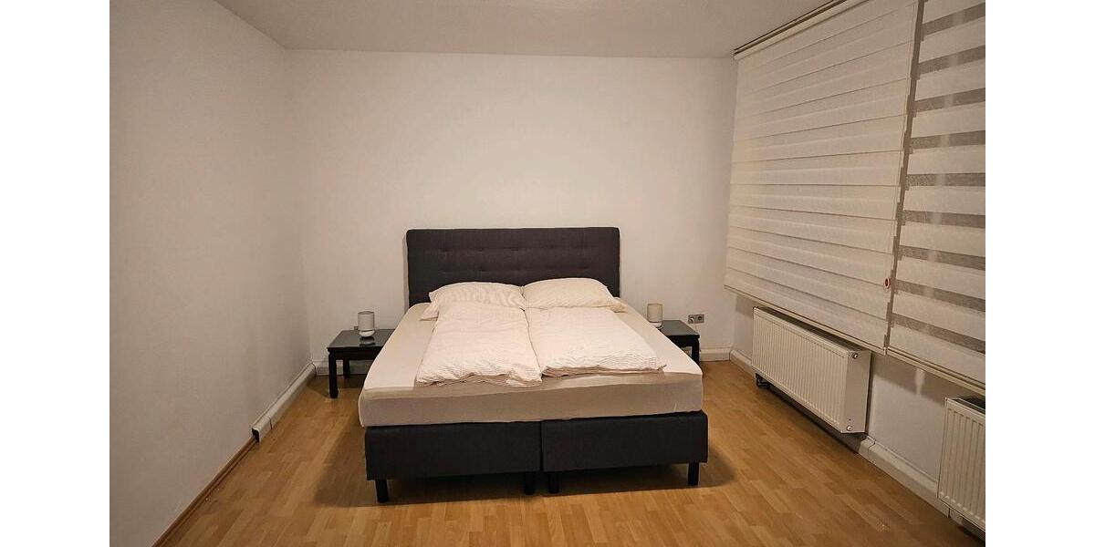 Etagenwohnung Duisburg Rheinhausen - 1 Zimmer, 82 m&sup2;, 700&euro; | Angebot:24272978