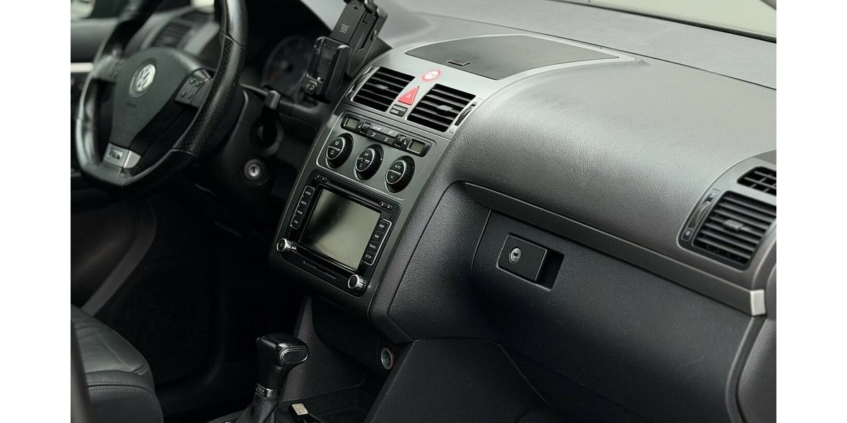 VW Touran R-Line / Leder / 7Sitze / 1.Hd / Navi 125.000 km 11.900 &euro; Mönchengladbach 41066