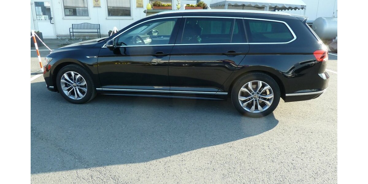VW Passat Variant R-Line 2.0 TDI DSG Leder Navi LED 135.000 km 21.900 &euro; Ratingen 40885