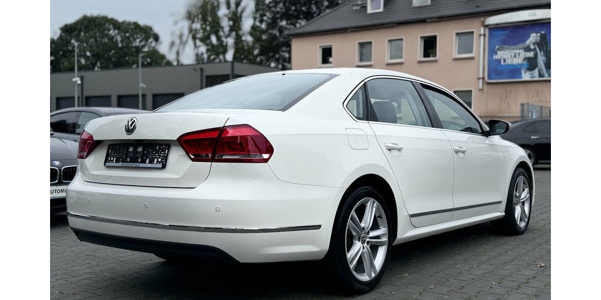 VW Passat 2,0 TDI Highline / Leder / SHD / Keyless 228.000 km 11.390 &euro; Mönchengladbach 41066