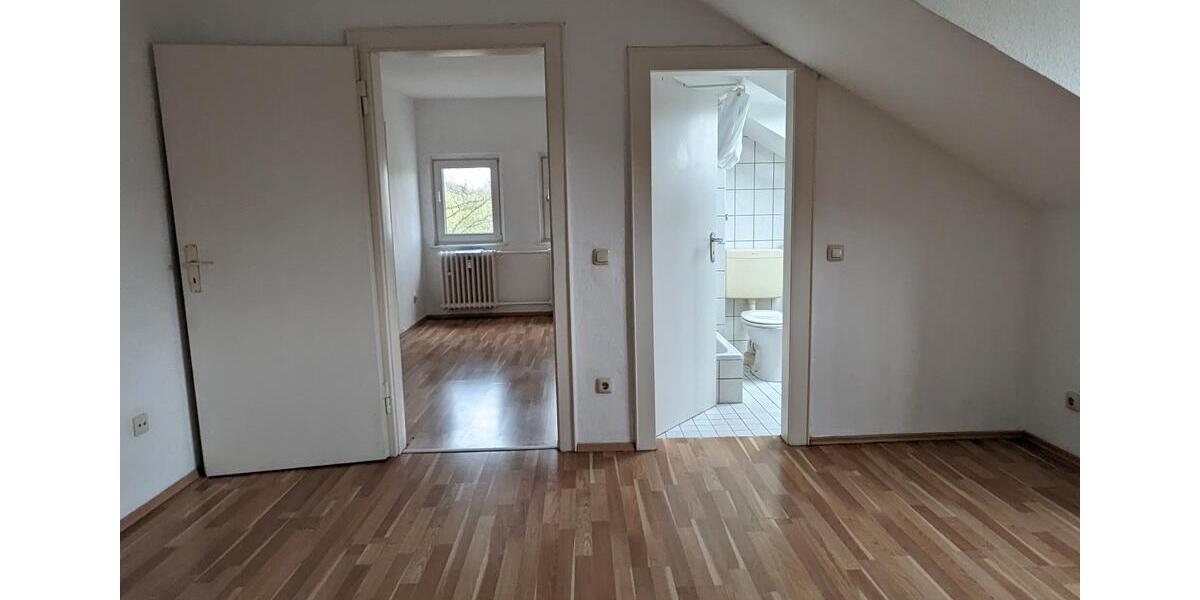 Dachgeschoßwohnung Duisburg Huckingen - 1.5 Zimmer, 30 m&sup2;, 330&euro; | Angebot:24224463