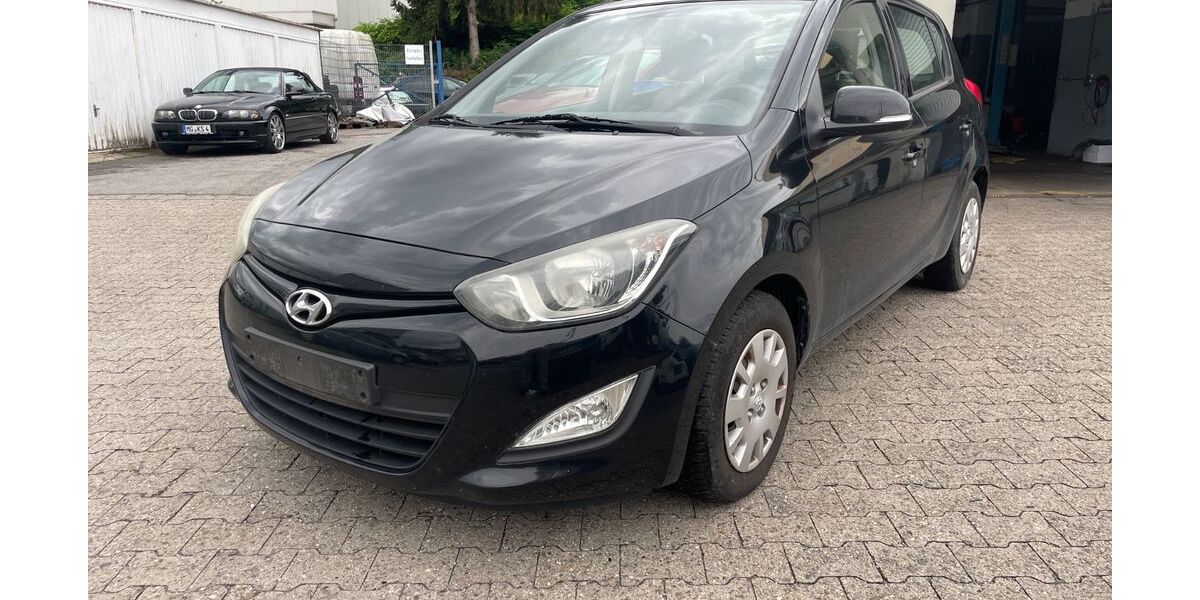 Hyundai i20 179.000 km 1.999 &euro; Mönchengladbach 41238