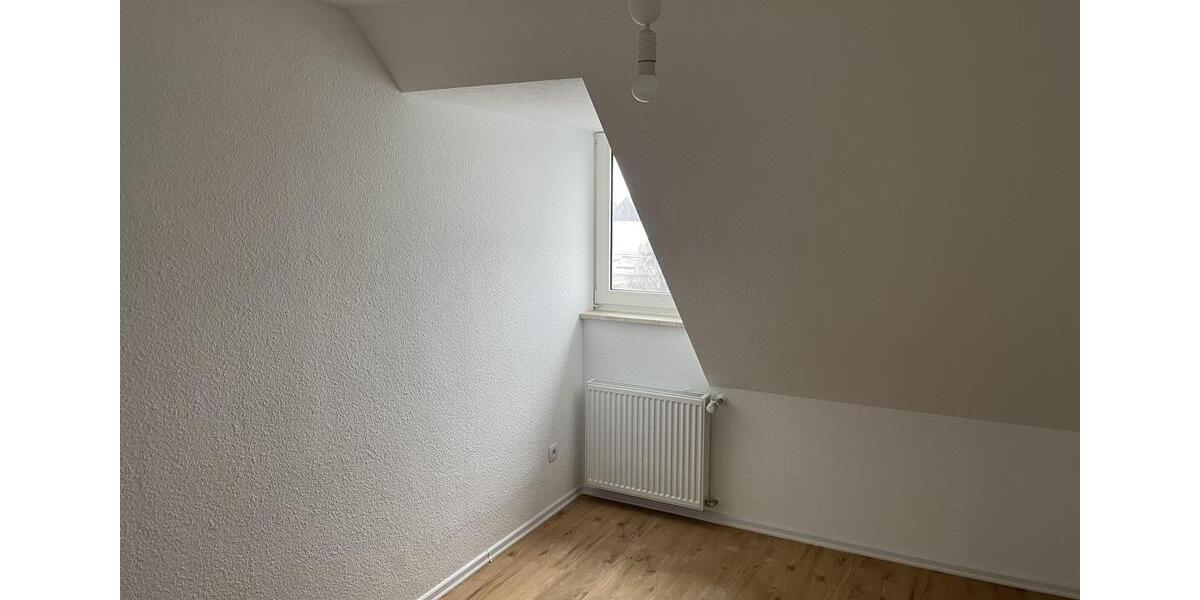 Dachgeschoßwohnung Krefeld - 3 Zimmer, 63 m&sup2;, 625&euro; | Angebot:25648687