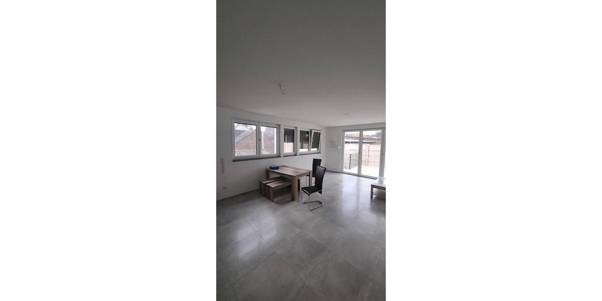 Etagenwohnung Grevenbroich Neuenhausen - 3.5 Zimmer, 87 m&sup2;, 1.750&euro; | Angebot:25418927