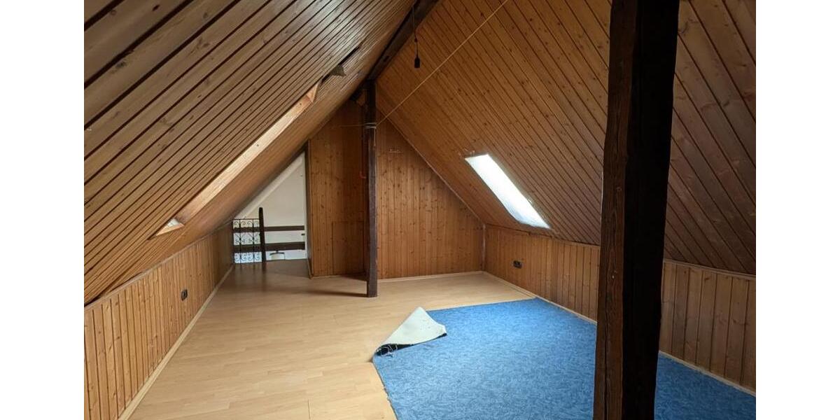 Dachgeschoßwohnung Duisburg Beeck - 3 Zimmer, 109 m&sup2;, 699&euro; | Angebot:25699114