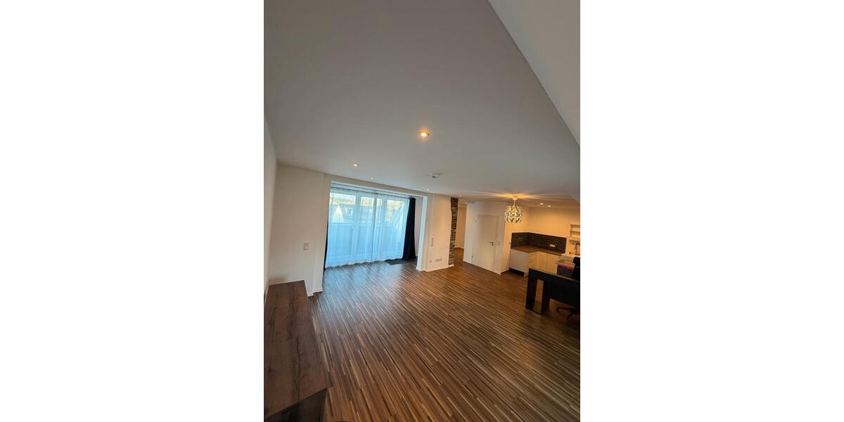 Dachgeschoßwohnung Duisburg Essenberg - 2 Zimmer, 95 m&sup2;, 1.160&euro; | Angebot:25965186