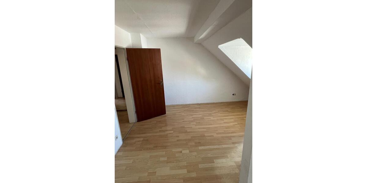 Dachgeschoßwohnung Duisburg Duisburg-Mitte - 3 Zimmer, 70 m&sup2;, 400&euro; | Angebot:26677989