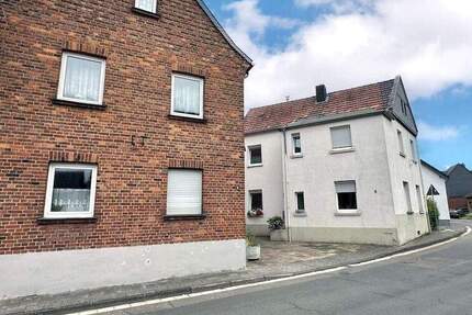 Haus Neuss Norf - 8 Zimmer, 210 m&sup2;, 419.000&euro; | Angebot:25687677