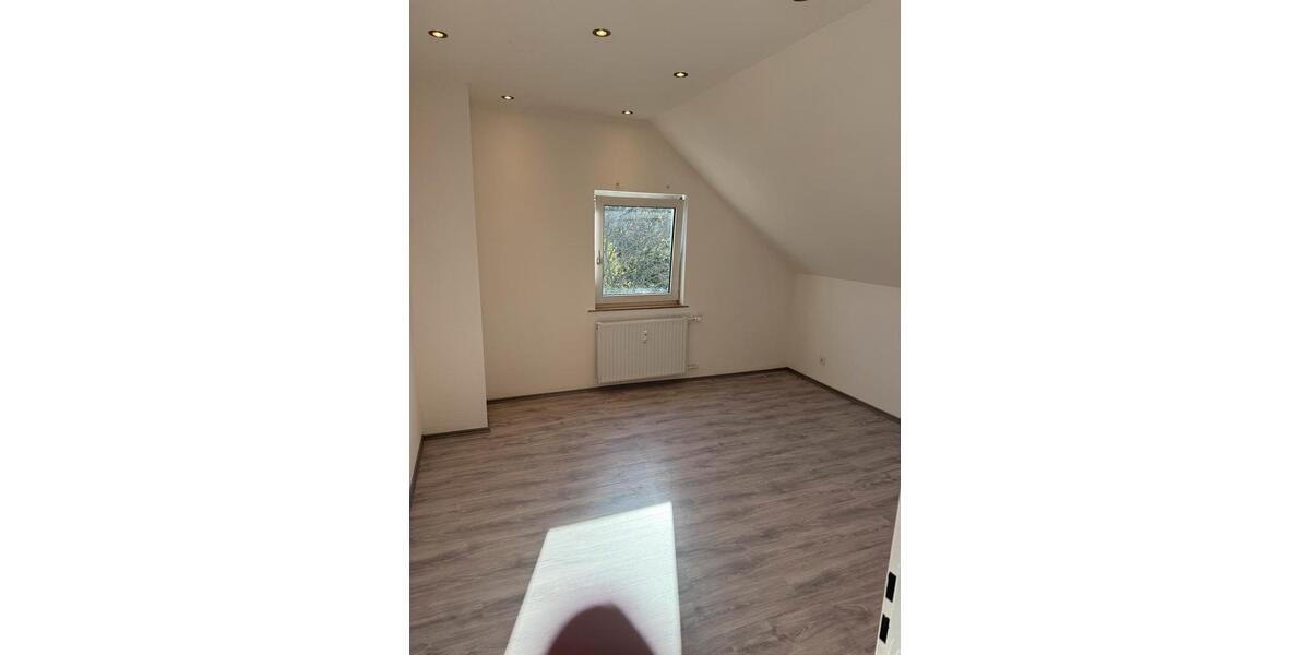 Dachgeschoßwohnung Krefeld - 2 Zimmer, 65 m&sup2;, 700&euro; | Angebot:25994299