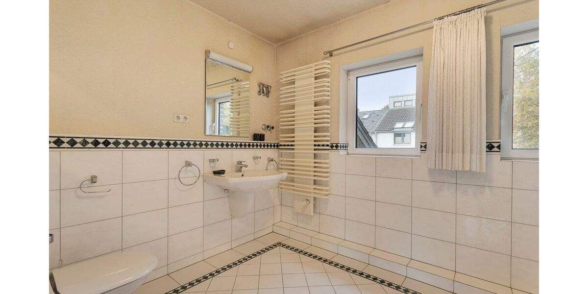 Einfamilienhaus Düsseldorf Vennhausen - 7 Zimmer, 262 m&sup2;, 895.000&euro; | Angebot:25744333
