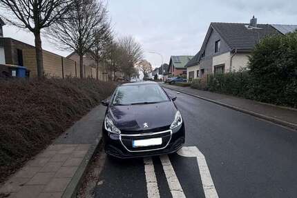Peugeot 208 112.000 km 5.900 &euro; Mönchengladbach 41065