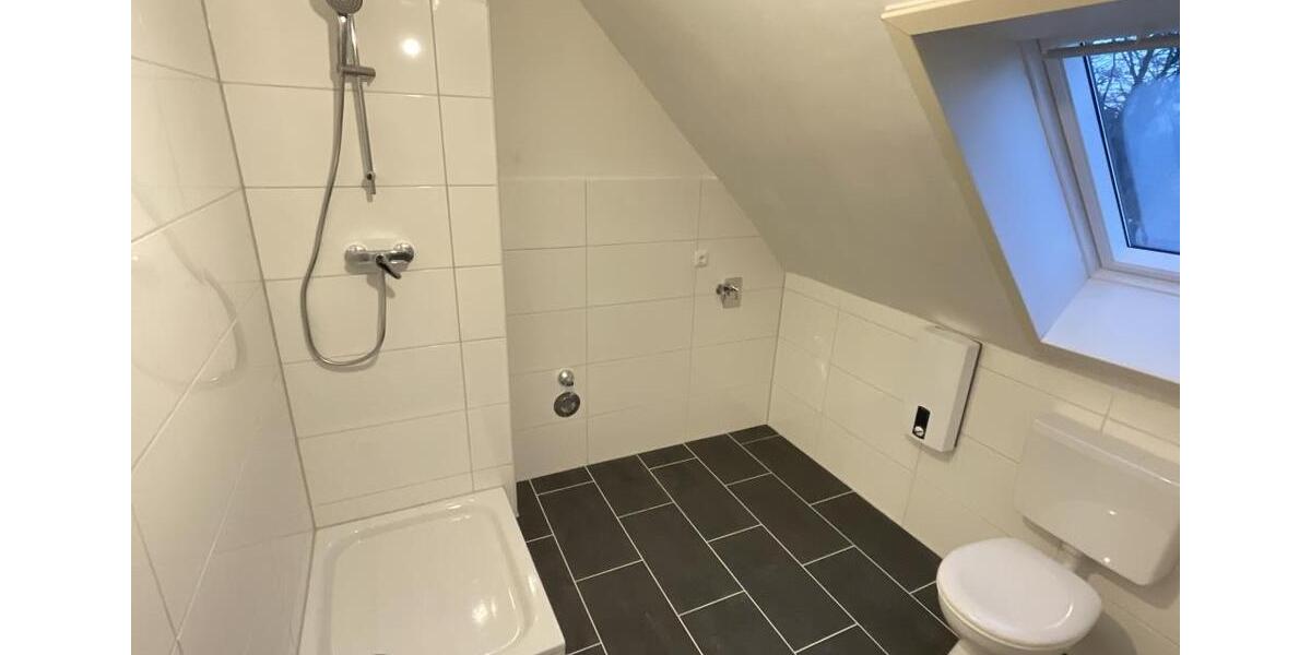 Dachgeschoßwohnung Duisburg Mittelmeiderich - 3 Zimmer, 73 m&sup2;, 619&euro; | Angebot:25722238