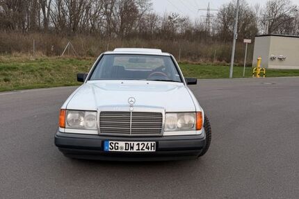 Mercedes-Benz E 200 165.000 km 10.099 &euro; Moers 47441