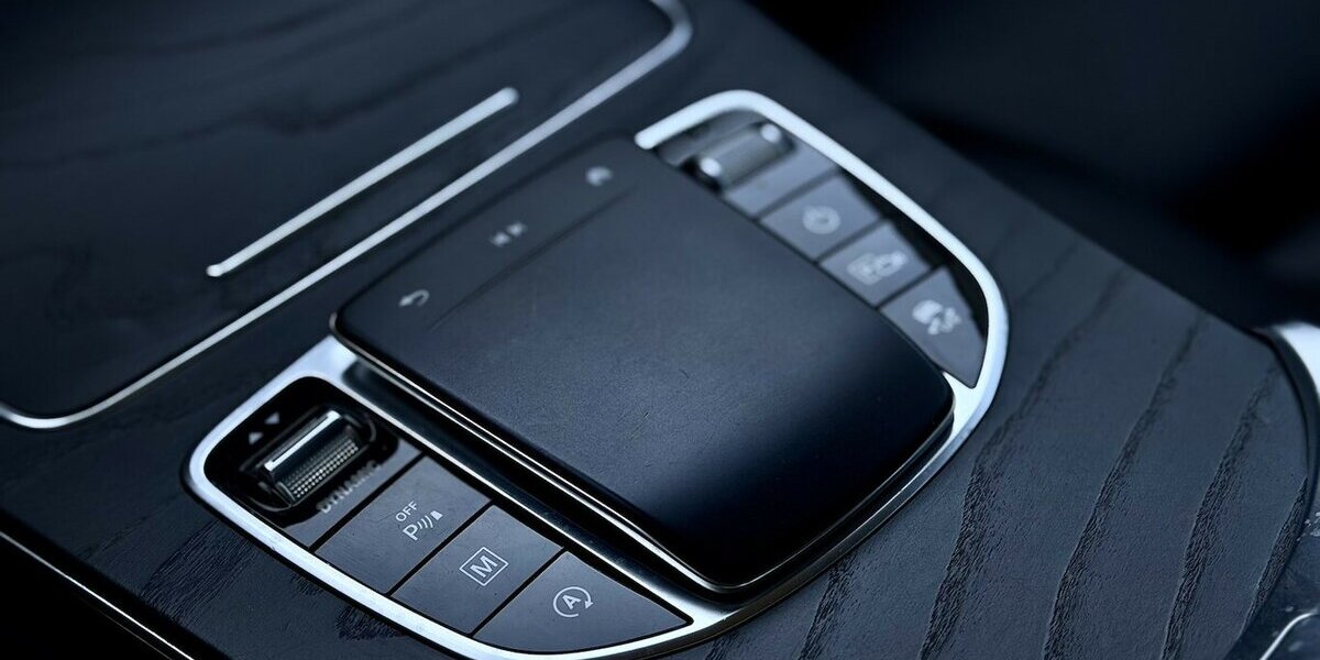 Mercedes-Benz GLC 220 d 4Matic / 1.Hd / MBUX / Kamera / Leder 99.000 km 32.490 &euro; Mönchengladbach 41066