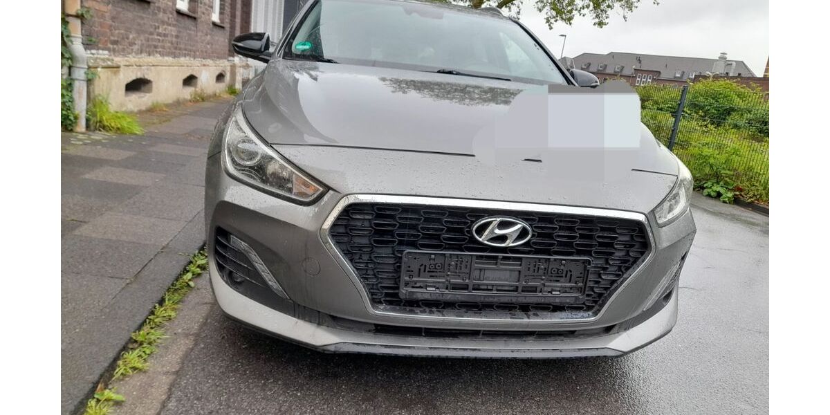 Hyundai i30 300.000 km 5.300 &euro; Duisburg 47198
