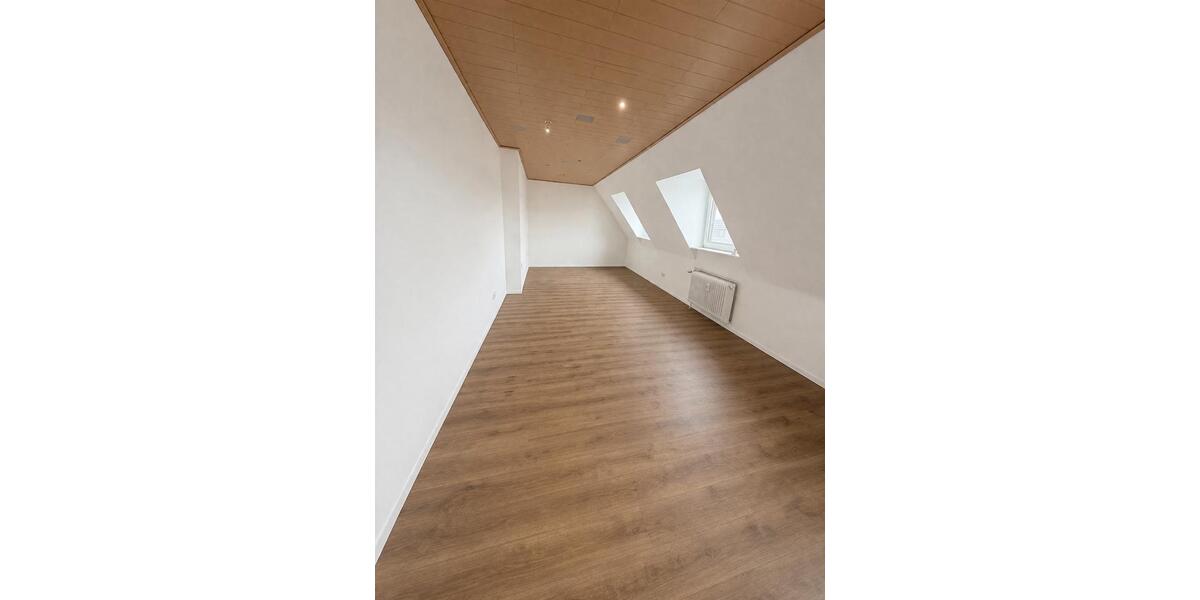 Dachgeschoßwohnung Moers Rheinkamp - 2.5 Zimmer, 56 m&sup2;, 657&euro; | Angebot:26648886
