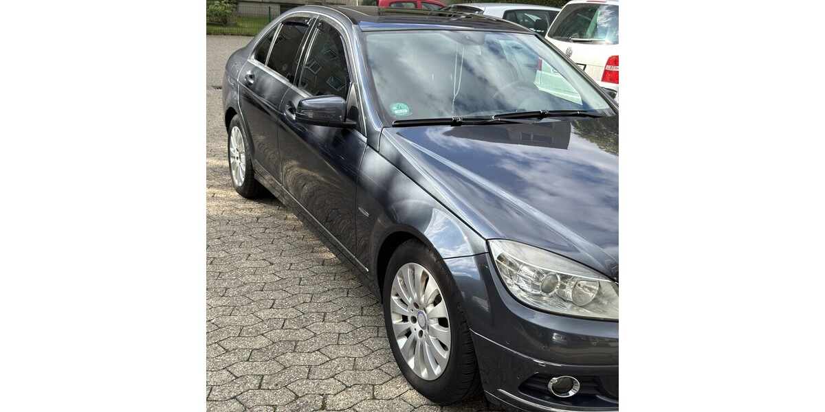 Mercedes-Benz C 220 186.839 km 8.300 &euro; Düsseldorf 40213